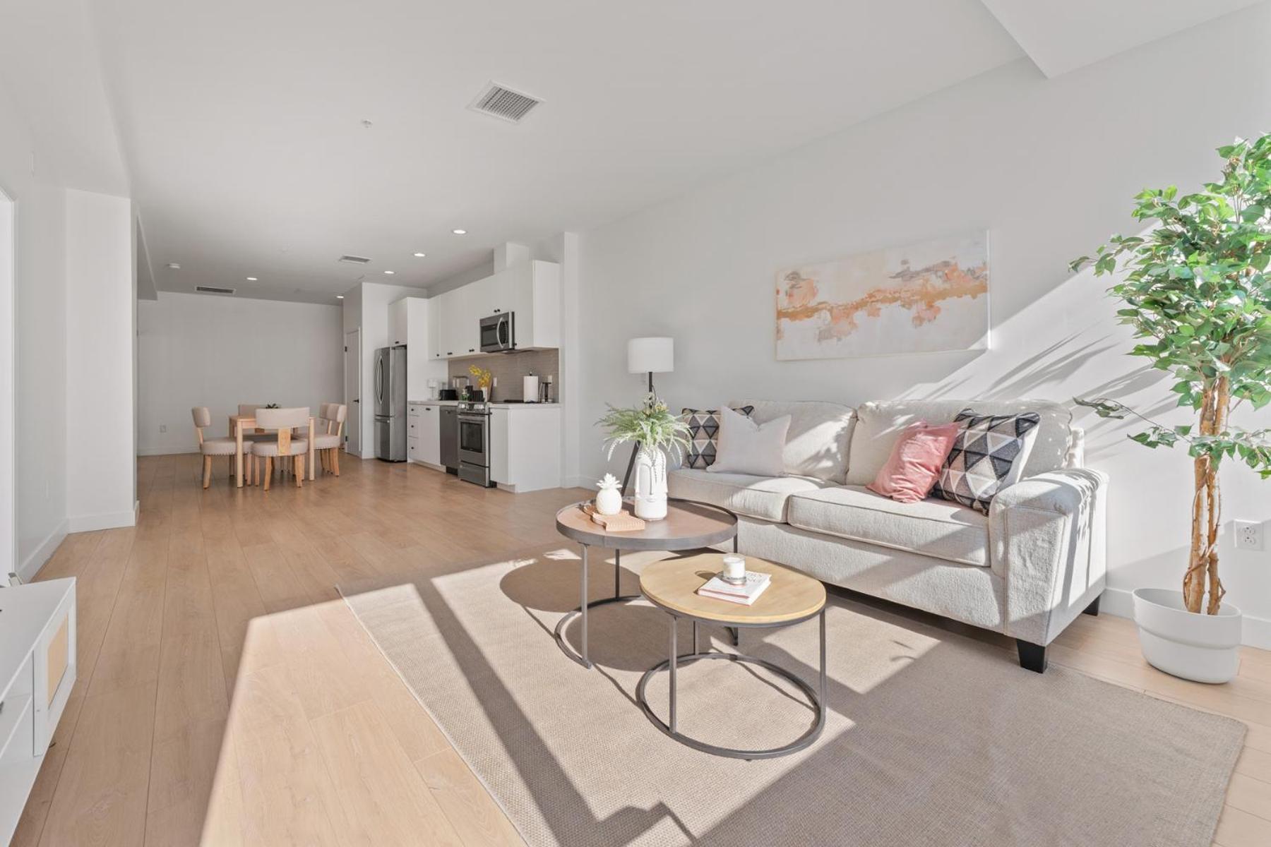 Stylish Westwood - Steps From Ucla-2 Bedroom 2 Bath Apartment