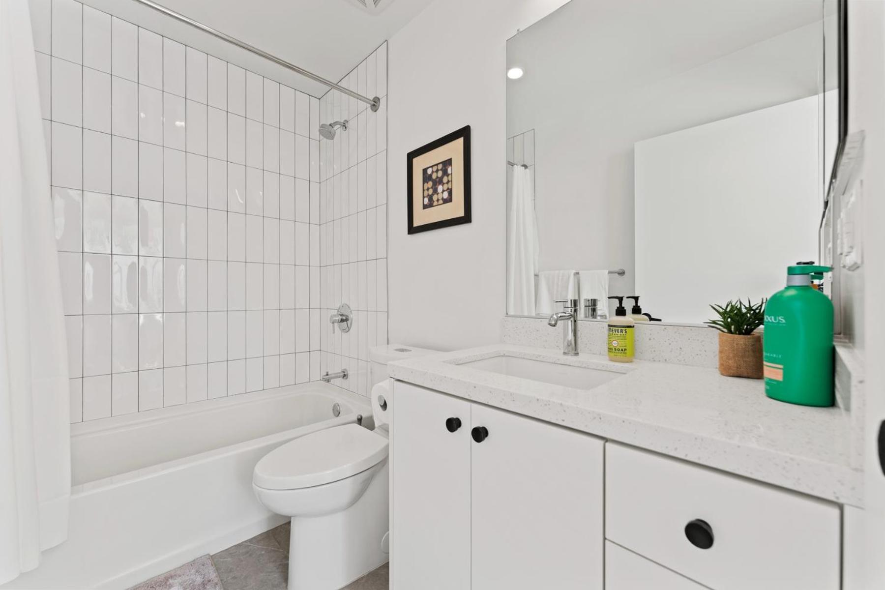 Apartment Stylish Westwood - Steps From Ucla-2 Bedroom 2 Bath Los Angeles