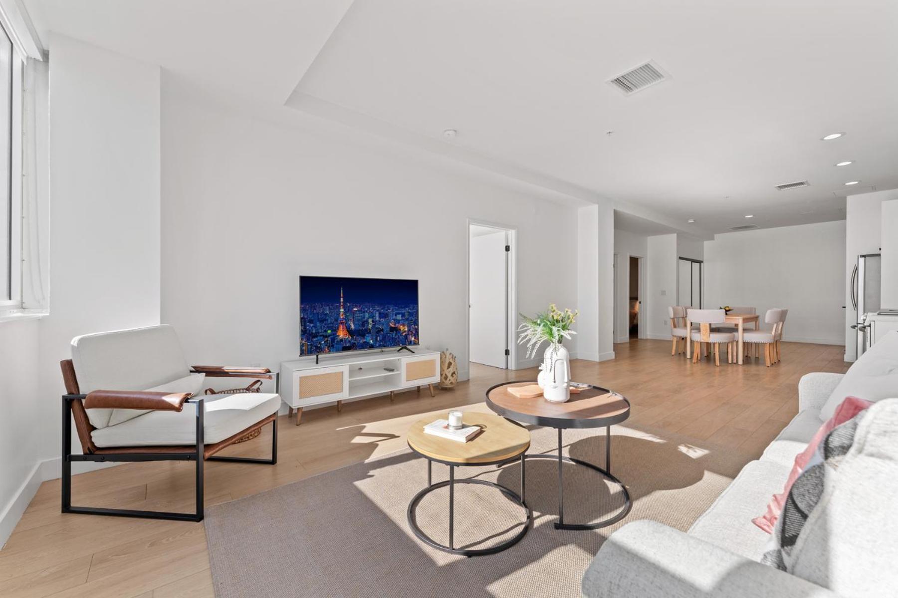 Stylish Westwood - Steps From Ucla-2 Bedroom 2 Bath Apartment
