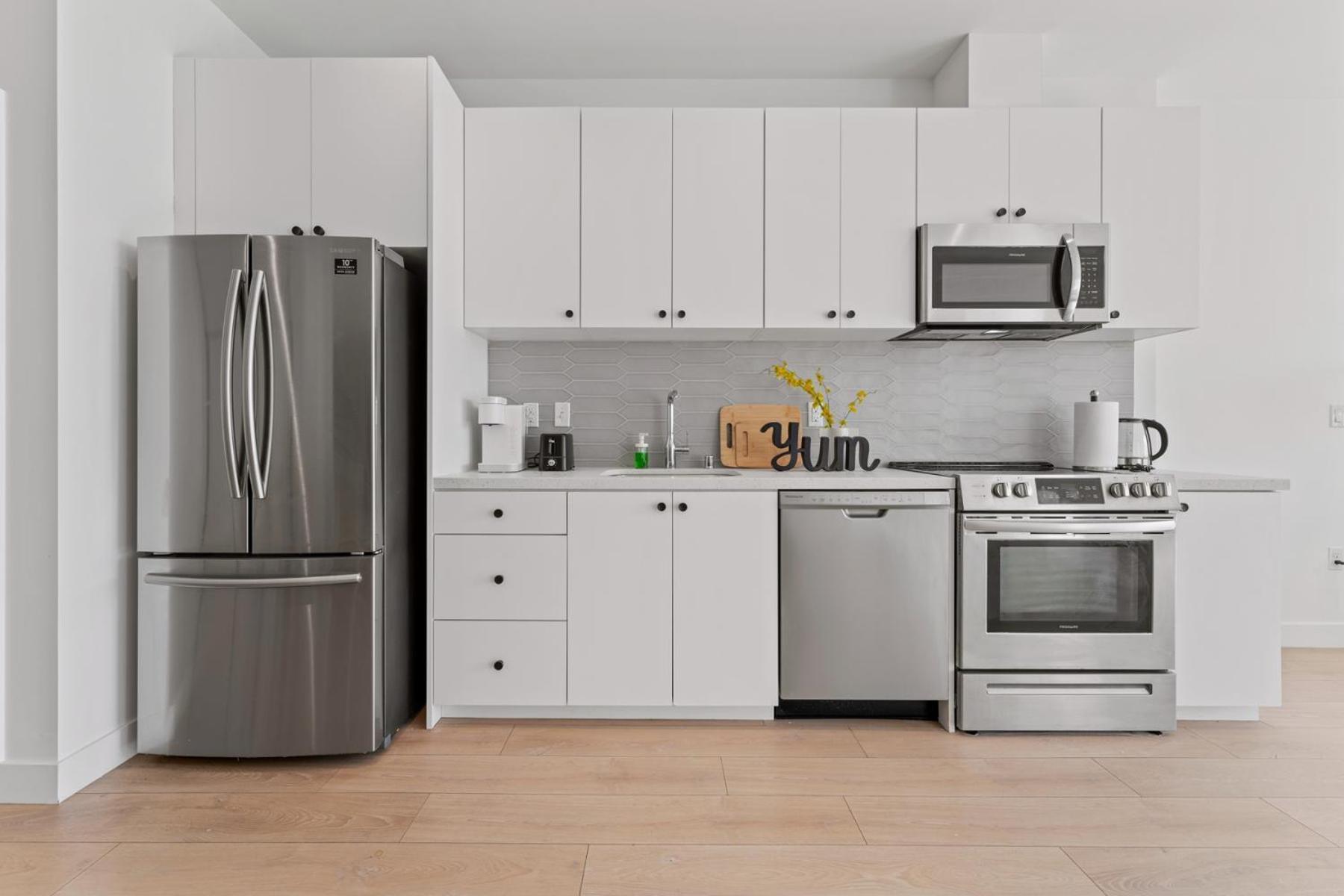 Stylish Westwood - Steps From Ucla-2 Bedroom 2 Bath Apartment *